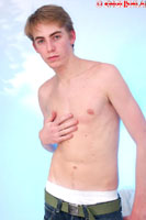 Model Jay Max Naked Straight English Lad Uncut Enjoys Extreme sports & Running