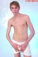 Model Jay Max Naked Straight English Lad Uncut Enjoys Extreme sports & Running