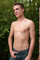 Model Leo Mack Naked Gay English Lad Uncut Enjoys rock climbing amd swimming