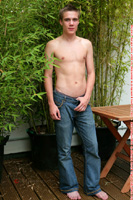 Model Leo Mack Naked Gay English Lad Uncut Enjoys rock climbing amd swimming