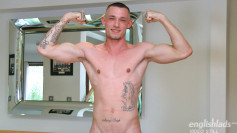 Young Straight Boxer Shows off his Muscles & Wanks his Meaty Uncut Cock!