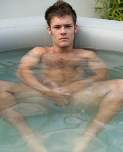 243px x 300px - Danny Russell Hairy str8 lad in the hot tub - Englishlads ...