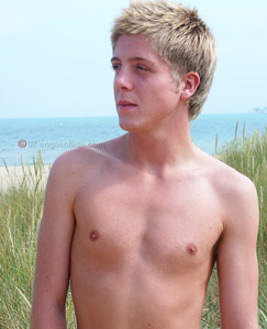 Englishlads.com: Chris's beach wank