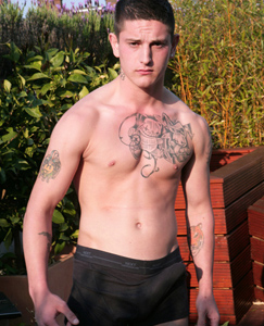 Englishlads.com: Fit Gymnast Joe - This Straight Hunk Is Quite The Exhibitionist!