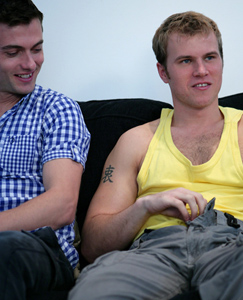 Englishlads.com: Hairy Straight Hunk Hayden gives Justin's Hole a Proper Pounding!