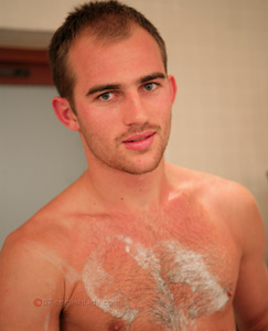 Englishlads.com: Jamie's bath