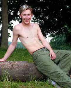 Englishlads.com: Mike strips off outside on Hampstead Heath