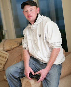 Englishlads.com: Playstation mad Jason - Fit bodied Str8 Ginger lad with a rock hard uncut rocket