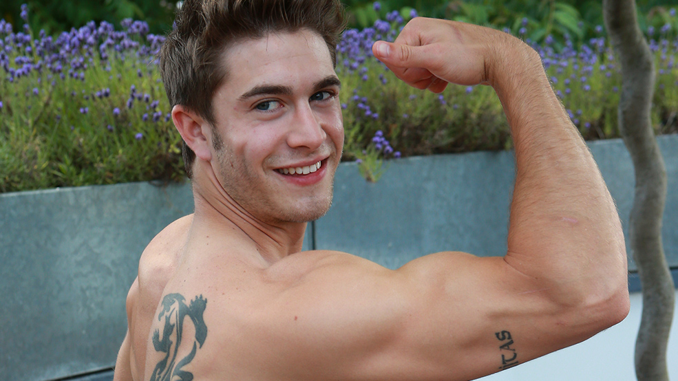 Confident Str8 Hunk Scott - Shows Off His Muscular Body and Shoots a Massive Load!